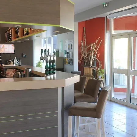 Hotel Logis Des Portes De Meuse 2*