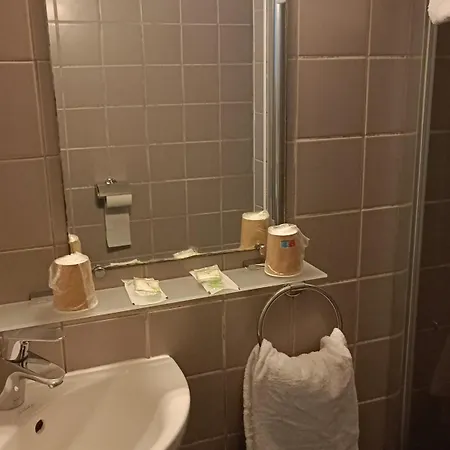 Hotel Logis Des Portes De Meuse