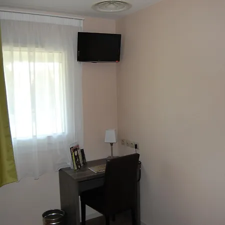 Logis Des Portes De Meuse Hotel