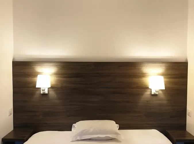 Logis Des Portes De Meuse Hotel