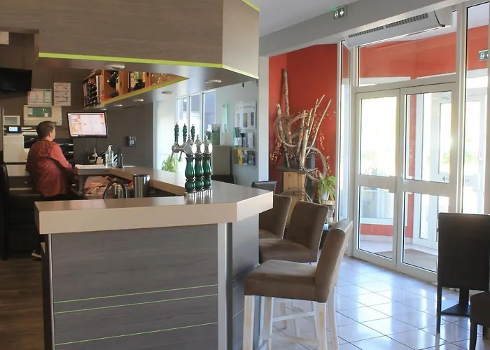 Hotel Logis Des Portes De Meuse 2*