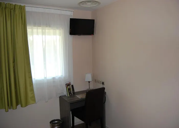 Logis Des Portes De Meuse Hotel