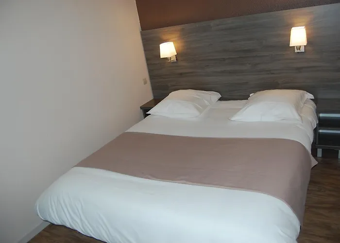 Hotel Logis Des Portes De Meuse 2*